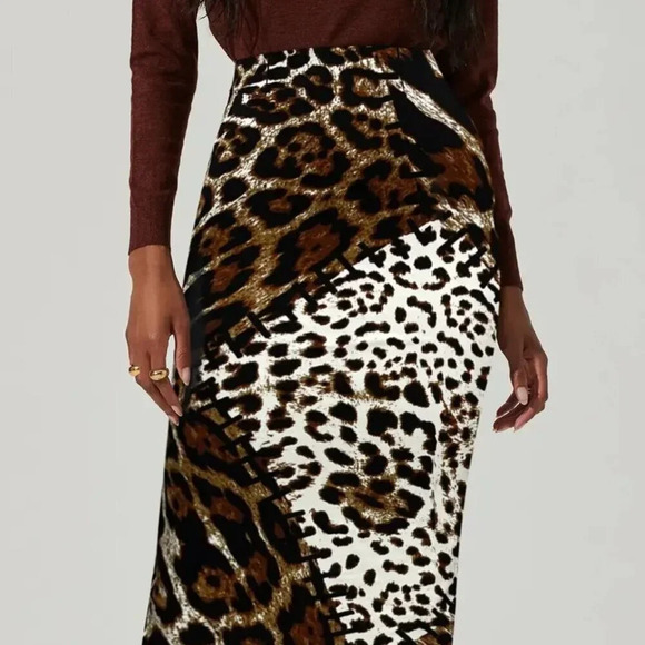 Leopard Pattern Skinny Skirt (Color: Multi Leopard Patterns)